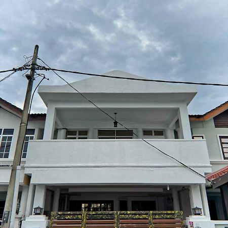 Ibai Golf Home Resort Homestay Kuala Terengganu Exteriör bild